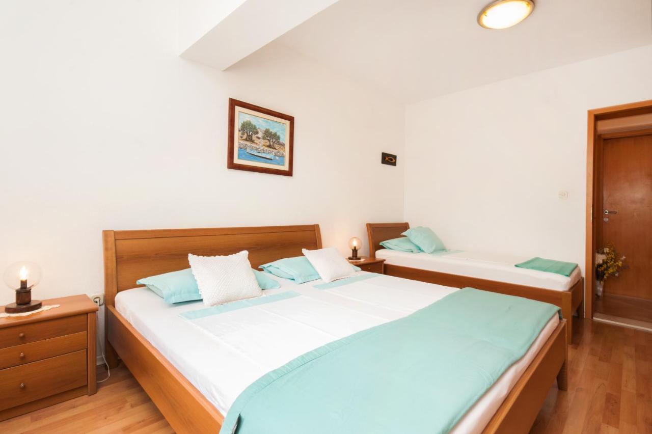 Franka With Swimming Pool Apartament
