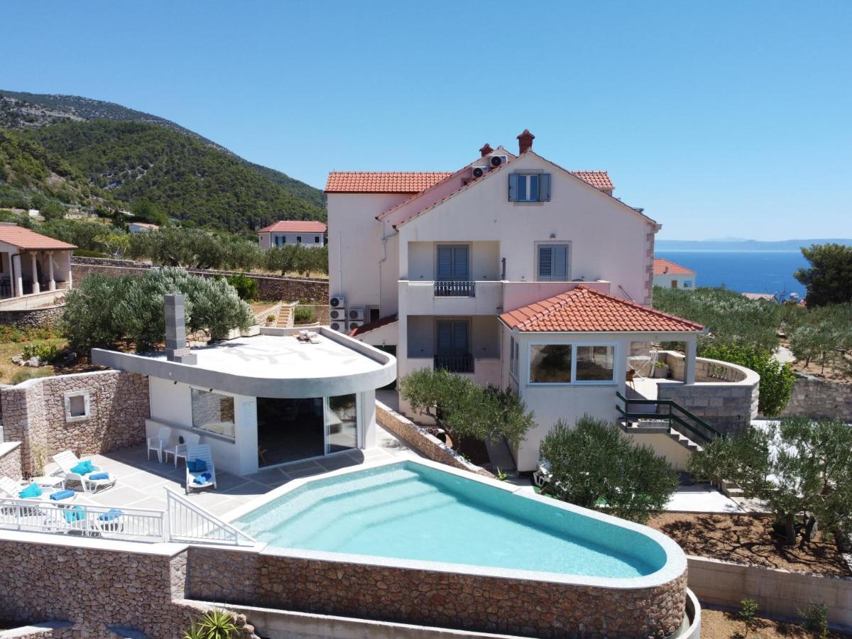 Franka With Swimming Pool Apartment