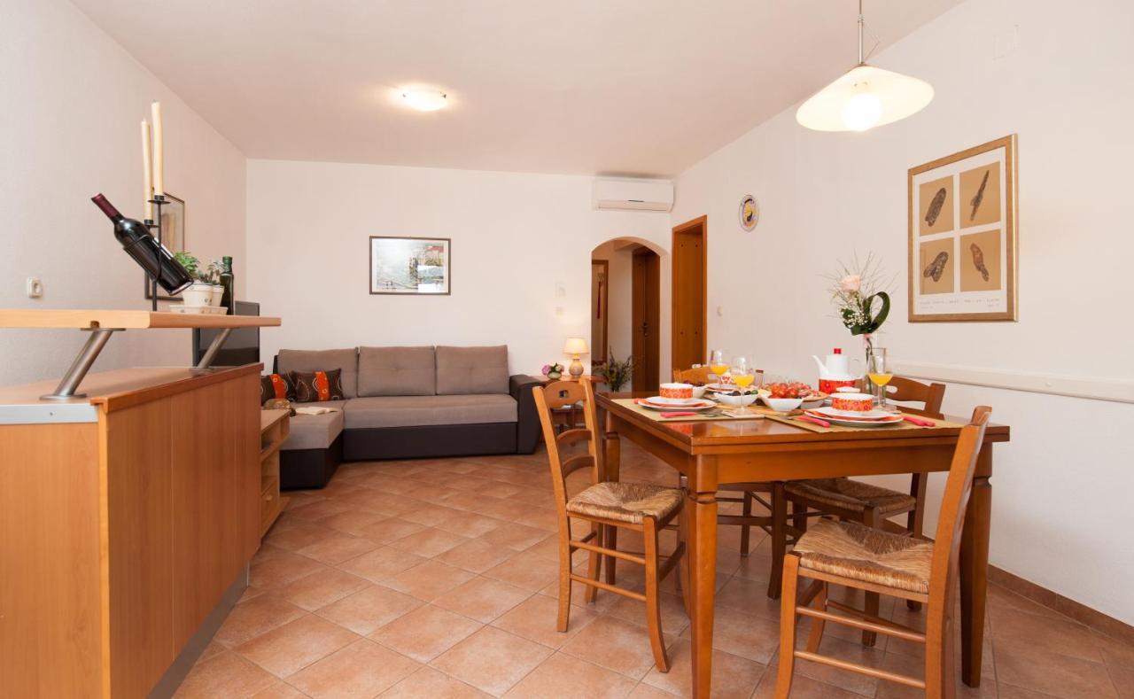 Apartment Franka With Swimming Pool *